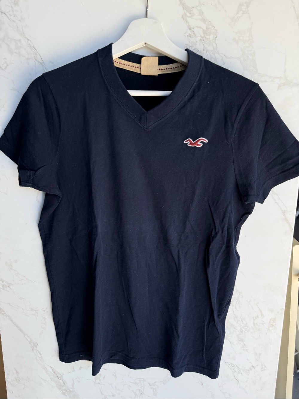 True Vintage 2000s Hollister Navy Blue V-Neck T-Shirt Seagull Logo Size S Y2K